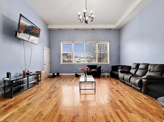 3rd image of 1926 N Leclaire Ave #1