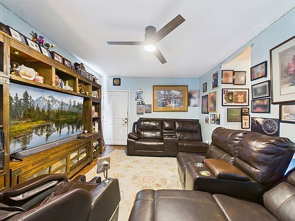 2nd image of 5 Tallman Ln