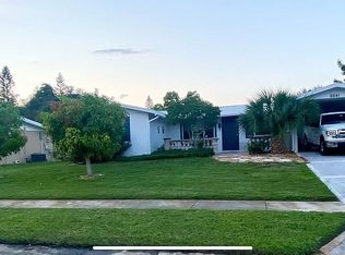 6841 Half Moon Dr, Sarasota, FL 34231