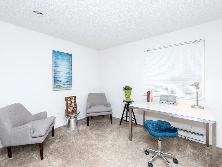 Fox Pointe — Photo 16