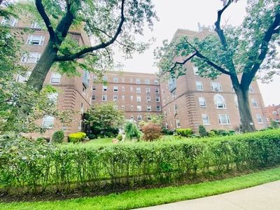 175-06 Devonshire Rd #3N, Queens, NY, 11432