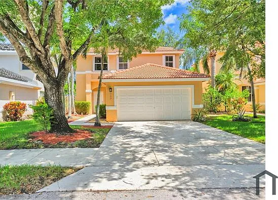 4 bed, 1600 sqft, $5,720 — Photo 2