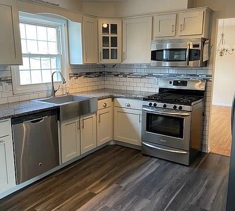 5th image of 122 Bedford Ct