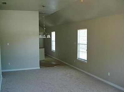 5th image of 814 Hillcrest Dr