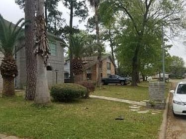 Exterior Neighborhood (street photo)
