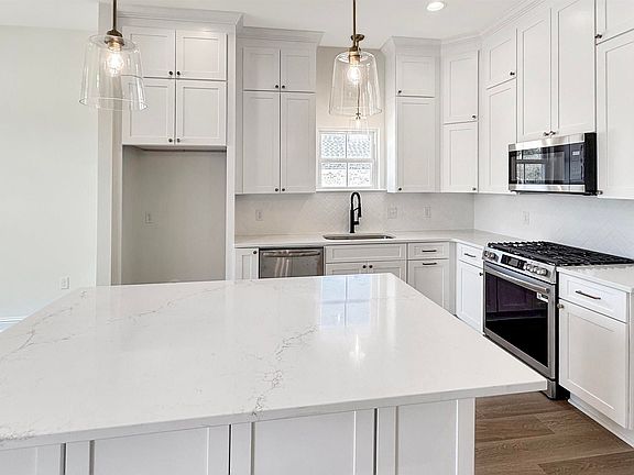 3rd image of 31497 Dunn Rd