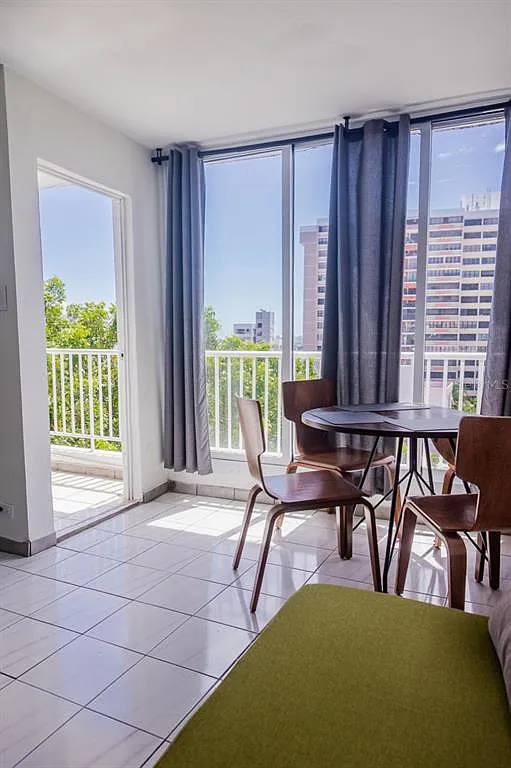2 bed, 1.0 bath, 586 sqft, $1,200 — Photo 1