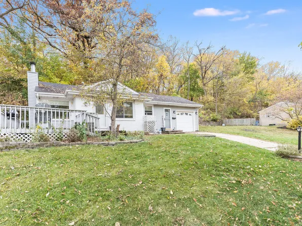 17 N Lincoln Ave, Carpentersville, IL 60110