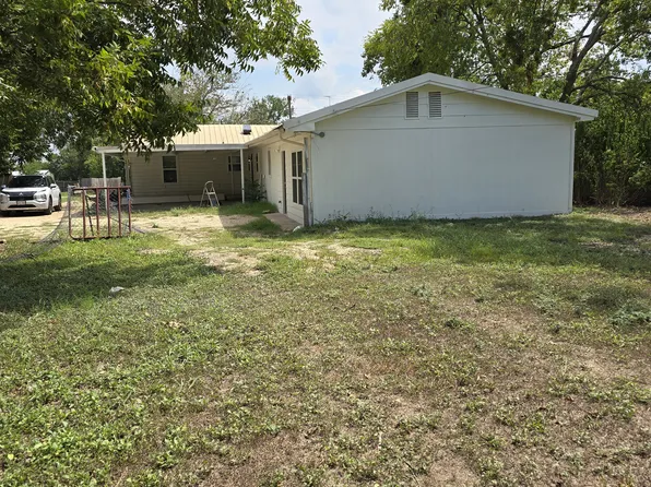 811 E Navarro Ave #A, Mart, TX 76664