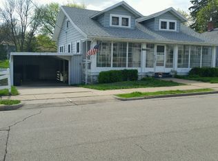 1377 N Booth St, Dubuque, IA 52001