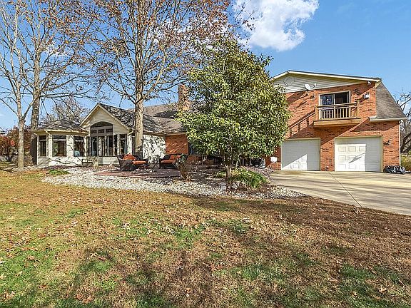 4th image of 43 Willow Creek Dr
