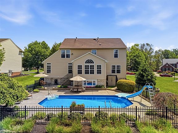 2nd image of 470 Jenny Dr