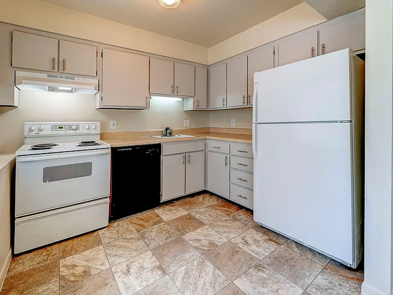 1455 Manitou Blvd — Photo 8