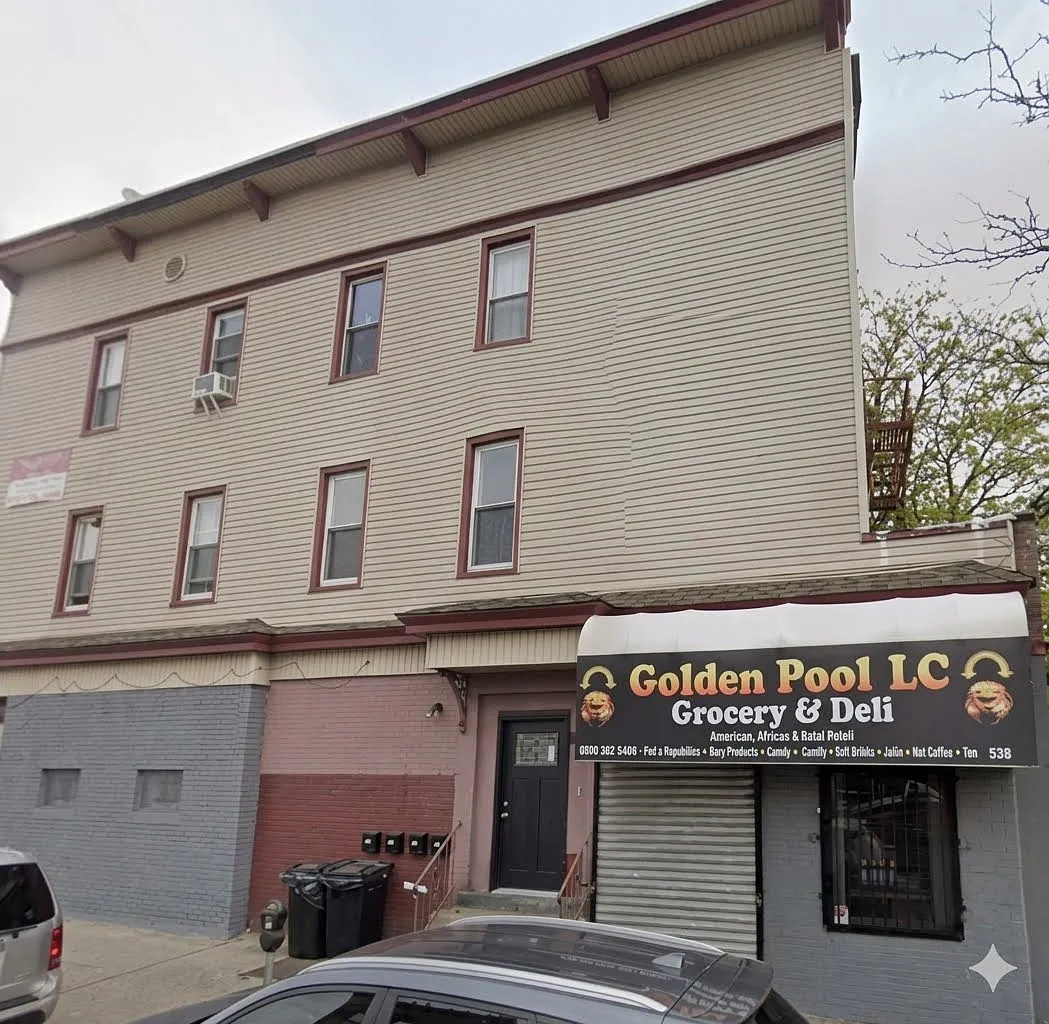 2 bed, 800 sqft, $2,100 — Photo 1