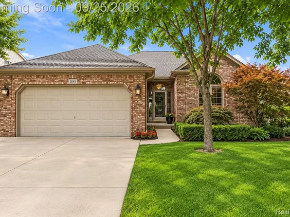 48851 Southway Dr, Macomb, MI 48044
