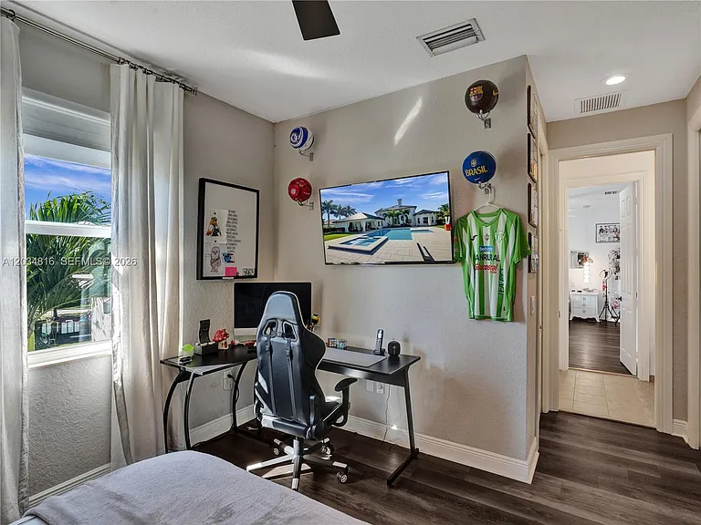 14321 Jockey Cir N — Photo 51
