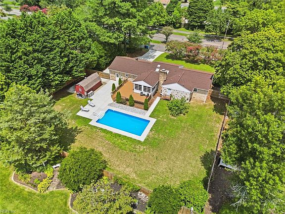 2nd image of 2425 Inlynnview Rd