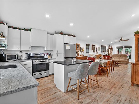 5th image of 804 Stevens St