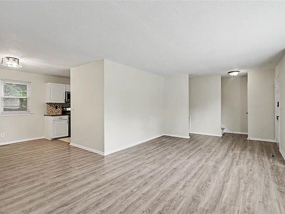 5th image of 9335 Beaumont St