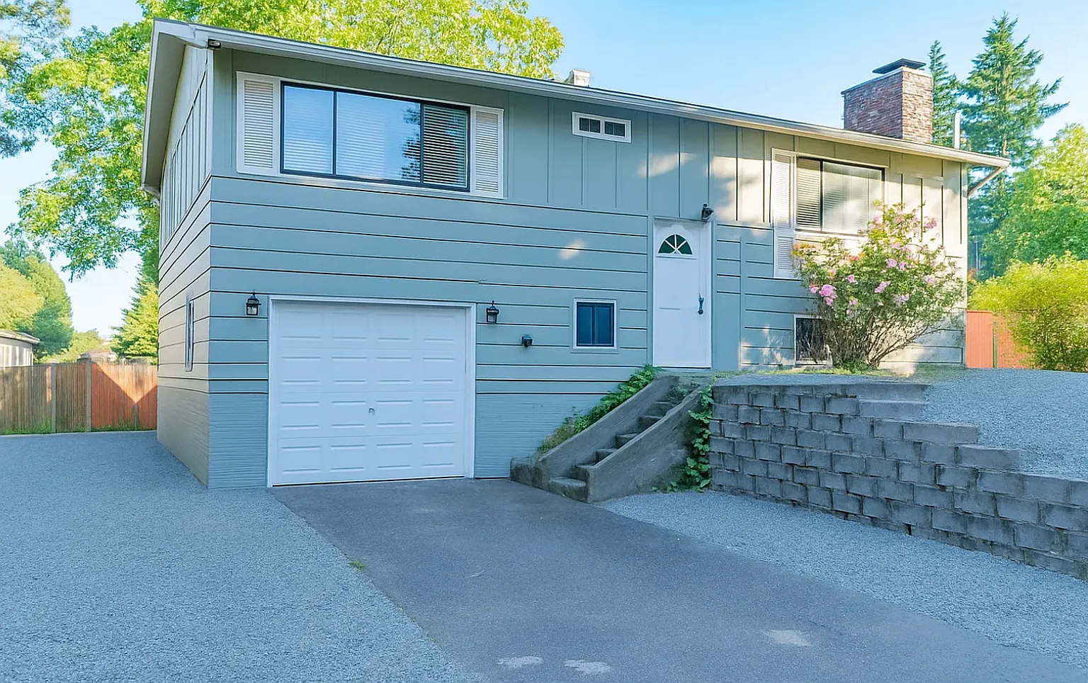 5 bed, 2000 sqft, $4,000 — Photo 1