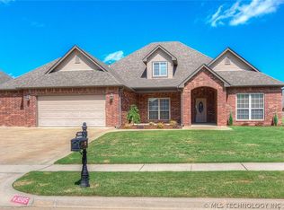 9505 E 91st St, Owasso, OK 74055