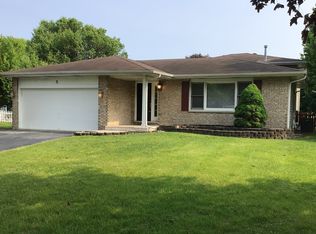 5 Hidden Valley Ct, Bolingbrook, IL 60490