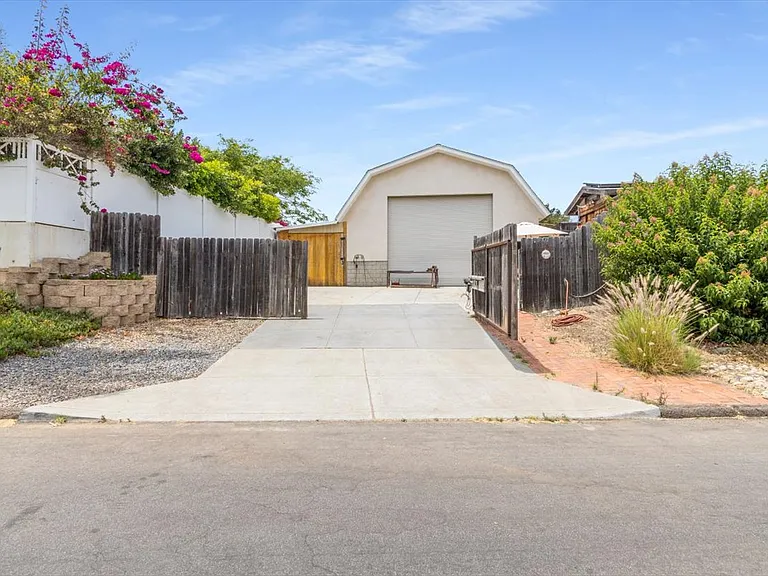 2102 Deerpark Dr — Photo 32