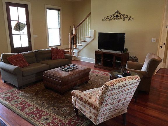 3rd image of 103 Williamsburg Ln