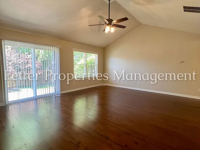 4595 Miranda Dr — Photo 9