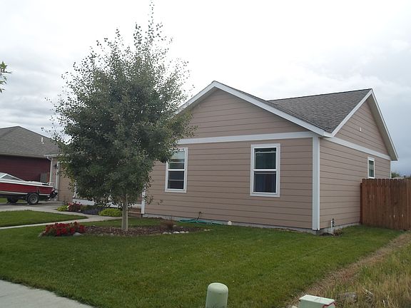 2nd image of 704 Yellowstone Ave