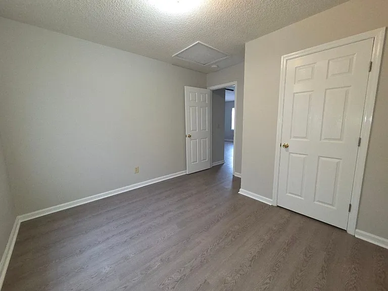 309 E Spruce St — Photo 11