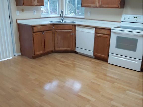 5th image of 9407 161st St #11