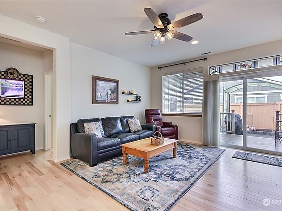 3rd image of 4333 Camano Ct NE