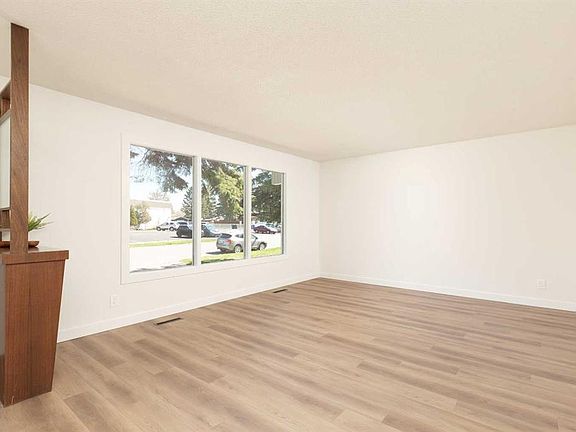 5th image of 3618 NE Forestry Ave S