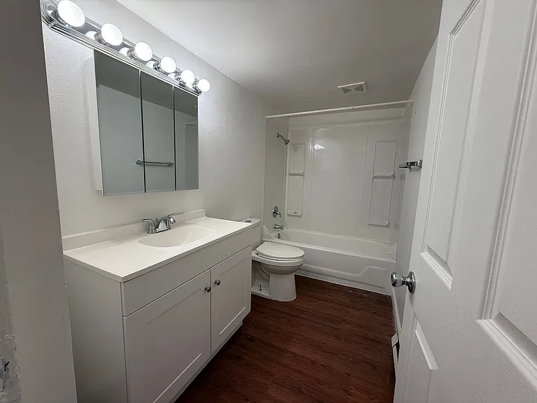 1204 West 8th — Photo 9