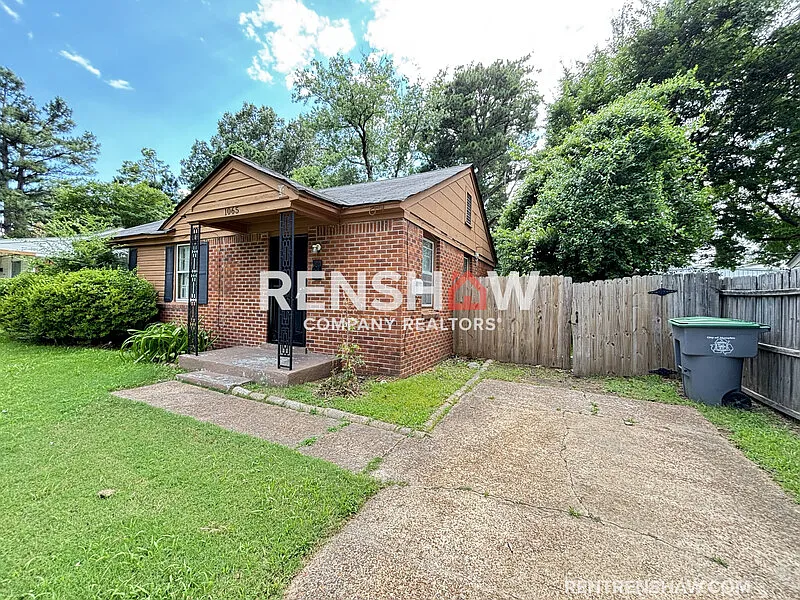 3 bed, 1.0 bath, 906 sqft, $1,195 — Photo 2