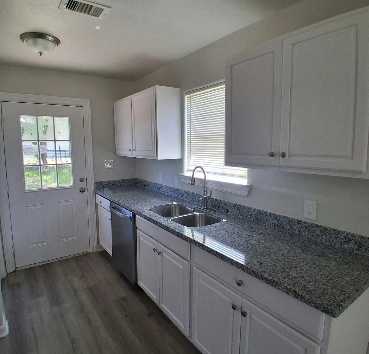 707 Denby Street — Photo 4
