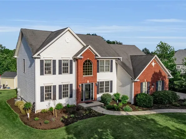 5551 Field Brook Dr, East Amherst, NY 14051