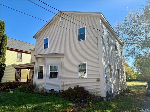 37 Bridge St, Carthage, NY 13619