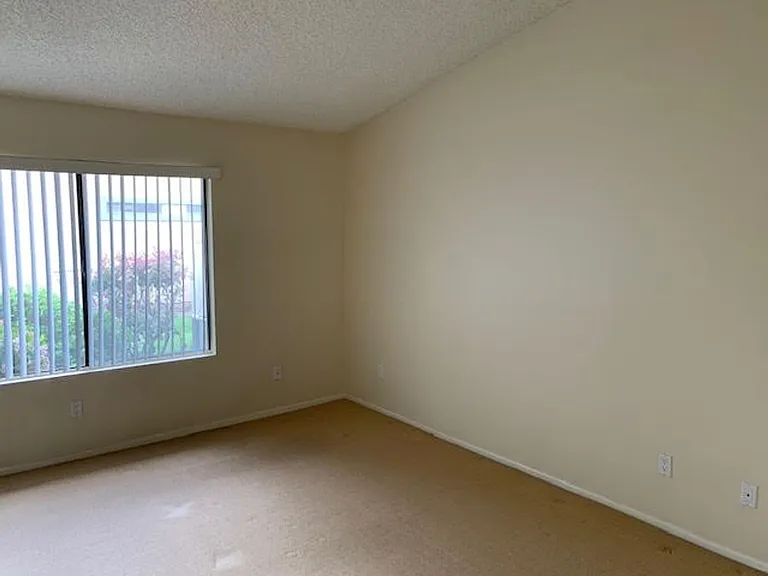 37128 Village 37 — Photo 10