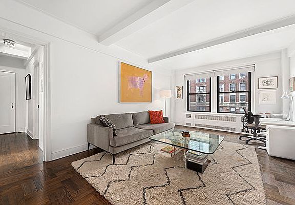 3rd image of 433 W 34th St APT 14G
