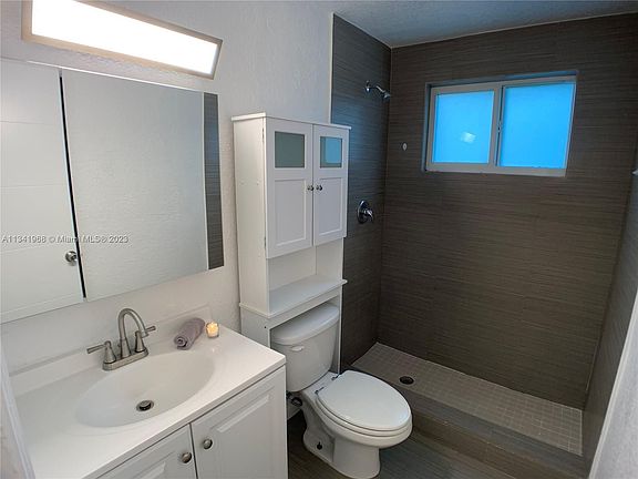 2nd image of 8035 Crespi Blvd APT 5