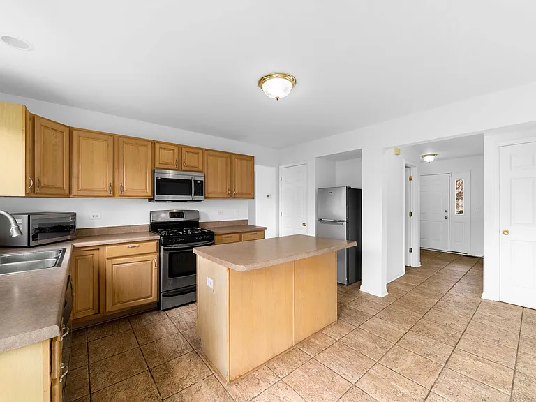 2403 Miriam Ave — Photo 12