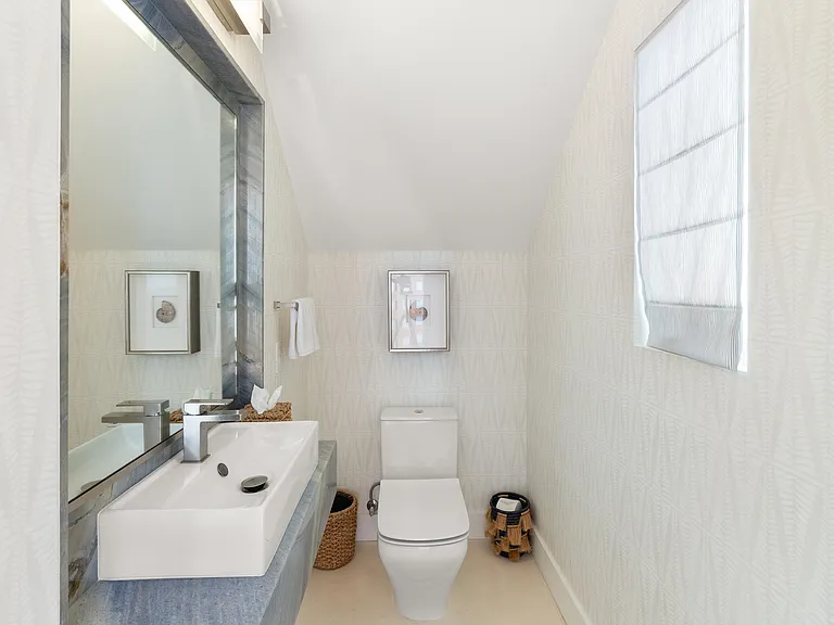 3306 Marcus Ave — Photo 34