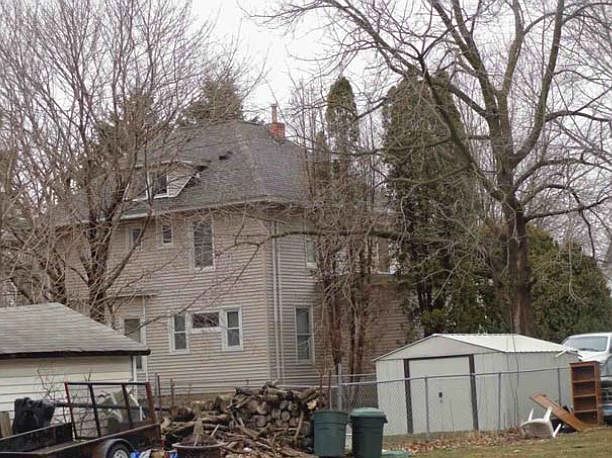 2nd image of 706 N Broadway Ave