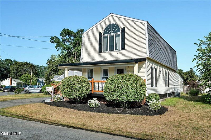 3rd image of 2440 Barton Avenue