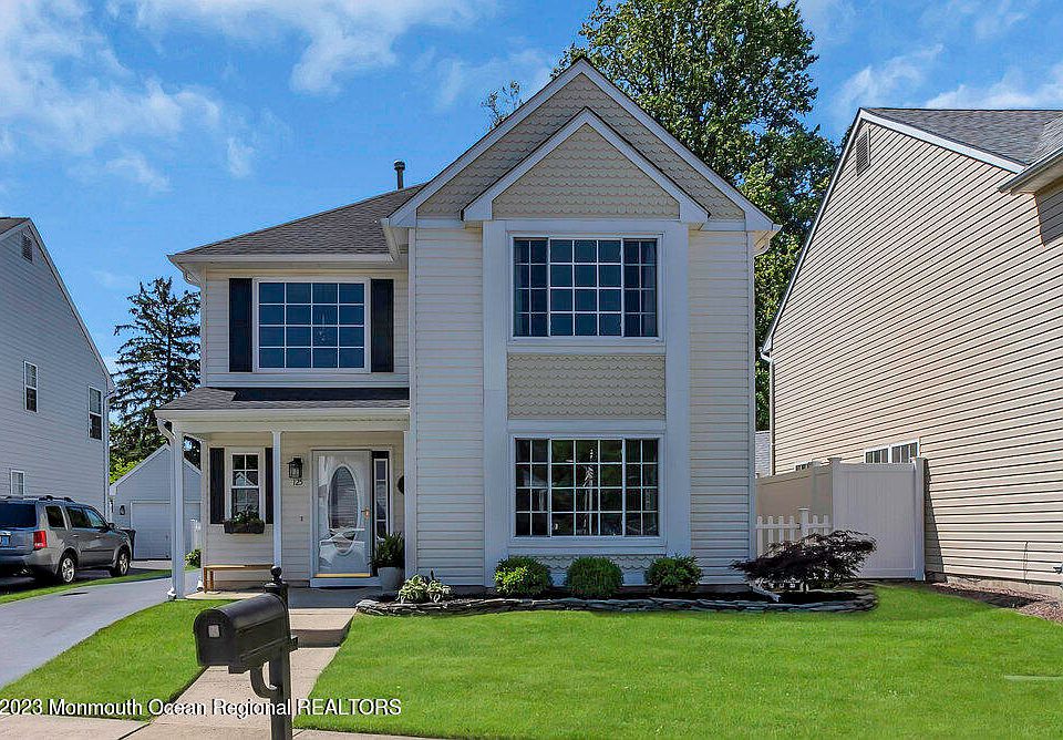 1st image of 125 Hamlet Court