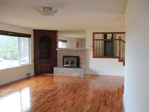 3rd image of 17027 44th Ave W