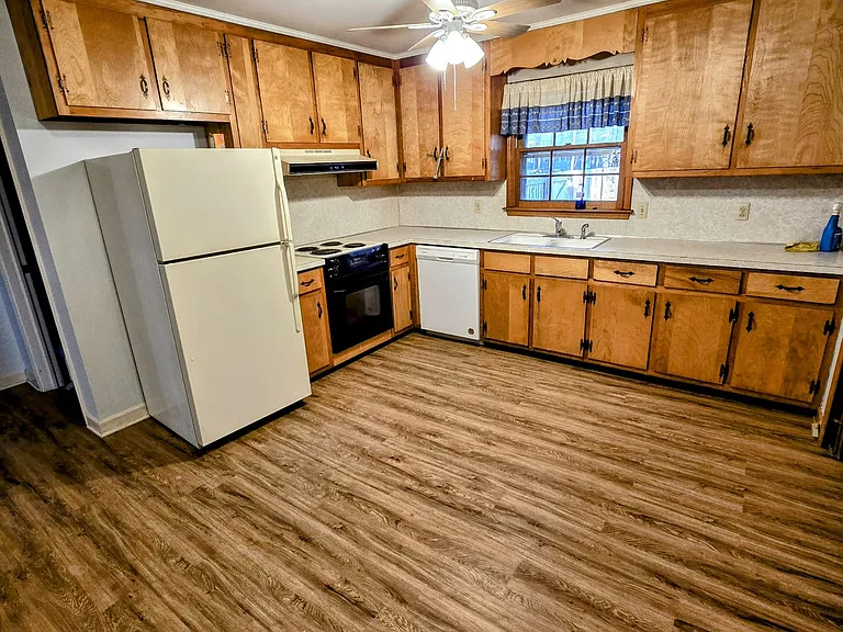 4640 Pinedale Dr — Photo 2