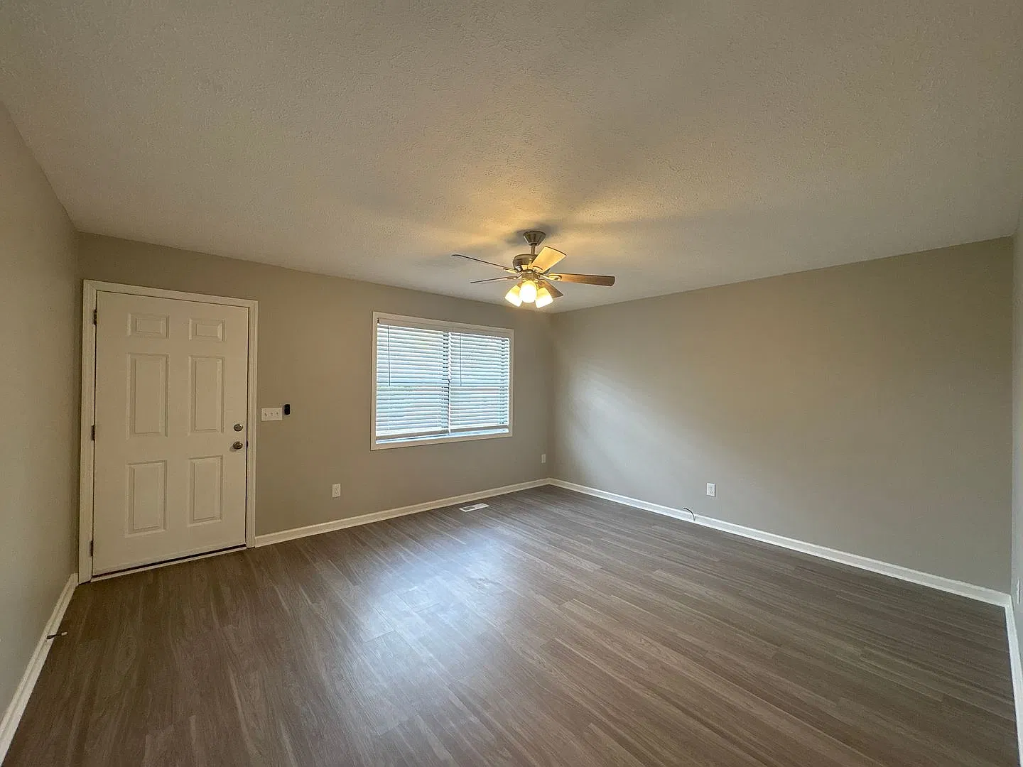 Freshly Renovated 2 Bedroom Duplex in Manchester! — Photo 3